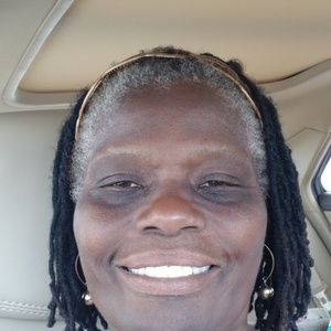 Meet your Posher, Lina